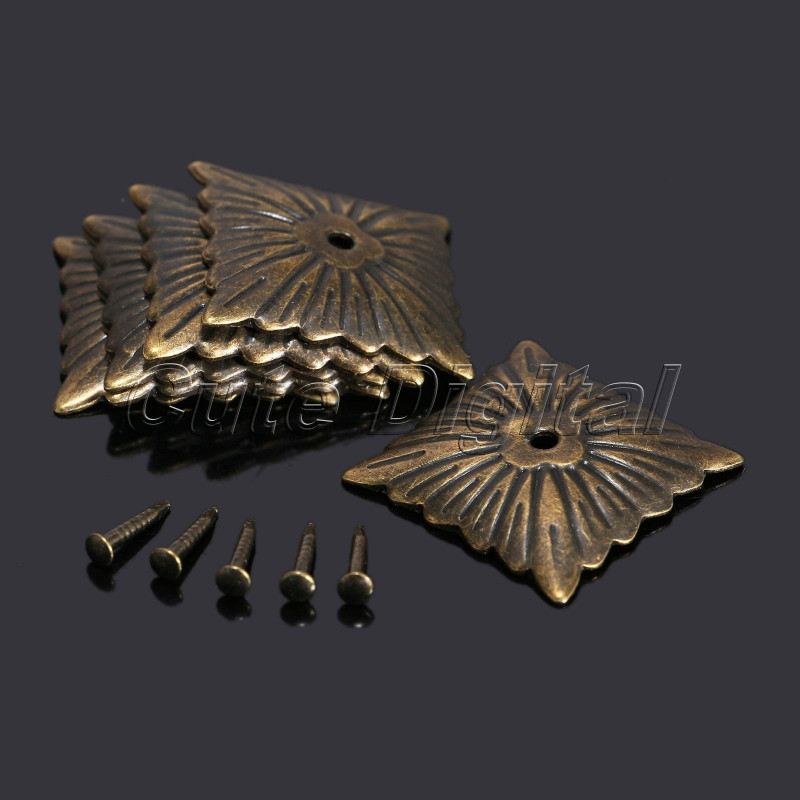 100pcs Järn Möbel Hårdvara Nails Brons Antik Fyrkant Dekorativ Klädsel Nails Kryssa Studs Dörr Soffa